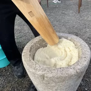 年末の締めくくりは餅つきです👍のサムネイル