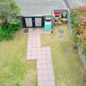 ２階から観察😛のサムネイル
